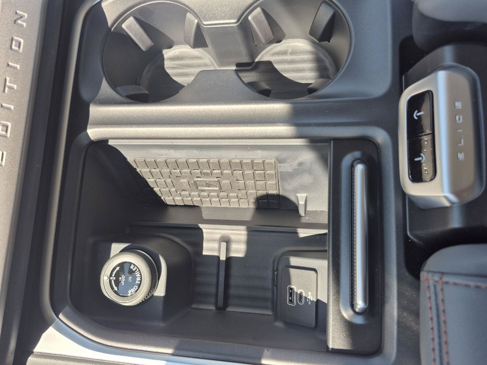 Used 2025 Ford Expedition Active RWD image 8