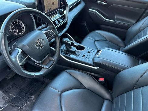 Certified 2024 Toyota Highlander XLE AWD/4WD image 10