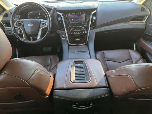 Used 2018 Cadillac Escalade ESV Premium Luxury image 10