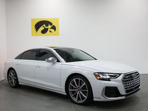 Used 2023 Audi S8 w/ S8 Comfort Plus Package AWD/4WD image 6