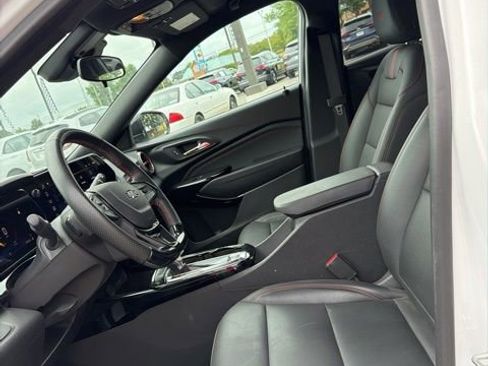Used 2025 Chevrolet Trax RS w/ Driver Confidence Package FWD image 12