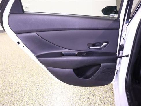 Used 2022 Hyundai Elantra Limited FWD image 38