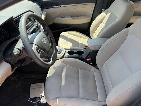 Used 2017 Hyundai Elantra SE FWD image 6