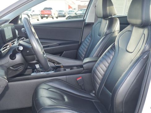 Used 2025 Hyundai Elantra Limited FWD image 7