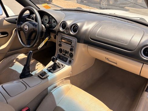 Used 2004 MAZDA MX-5 Miata LS RWD image 12