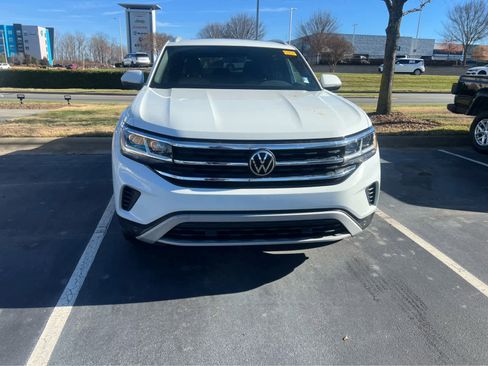 Used 2022 Volkswagen Atlas Cross Sport SE w/ Panoramic Sunroof Package image 3