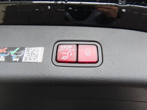 New 2025 Mercedes-Benz GLC 43 AMG 4MATIC image 19