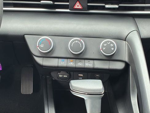 Certified 2025 Hyundai Elantra SE FWD image 20