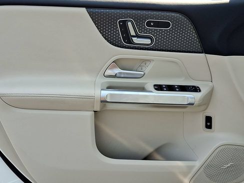 Used 2024 Mercedes-Benz GLB 250 4MATIC image 13