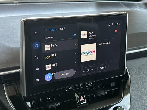 Used 2025 Toyota Corolla SE w/ SE Premium Package FWD image 16