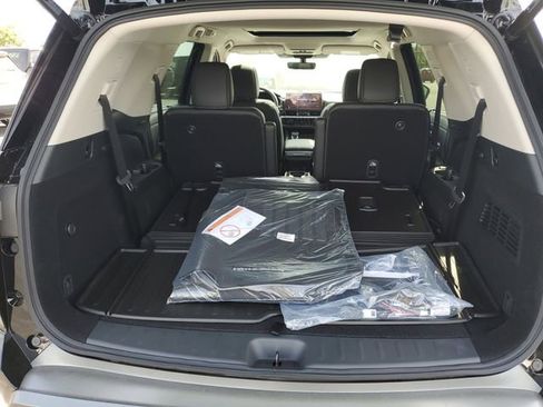 New 2026 Nissan Pathfinder Platinum image 11