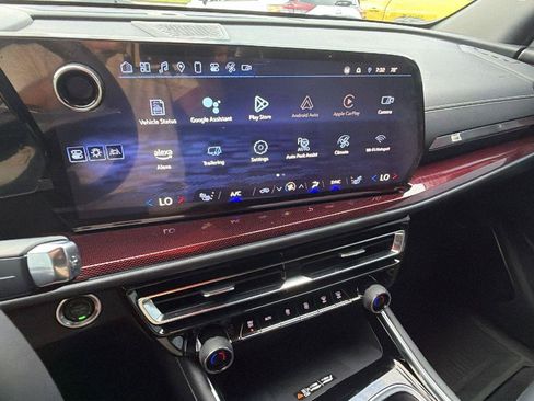 Used 2024 Chevrolet Traverse Z71 w/ Enhanced Driving Package AWD/4WD image 33