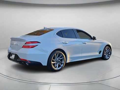 Used 2022 Genesis G70 2.0T image 8