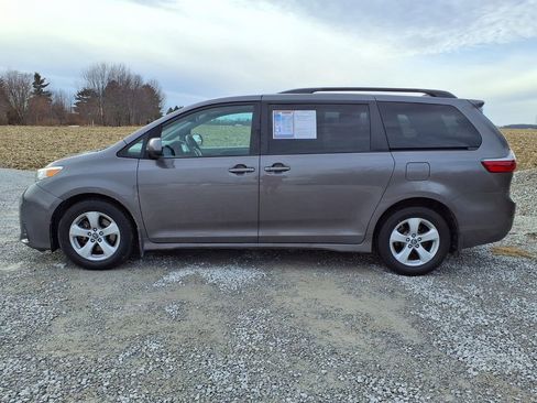 Used 2020 Toyota Sienna LE image 32