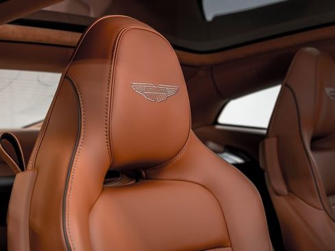 Used 2025 Aston Martin Vanquish image 32