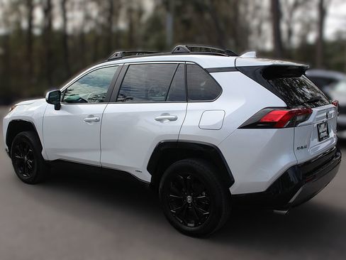 Used 2023 Toyota RAV4 SE image 6