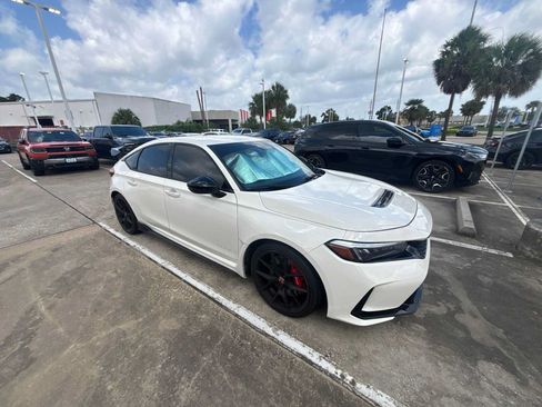 Used 2024 Honda Civic Type R image 2