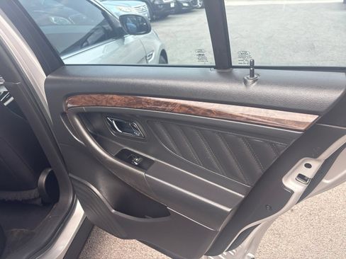 Used 2015 Ford Taurus Limited FWD image 18