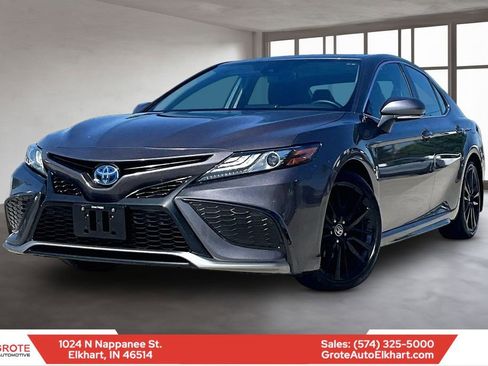 Used 2022 Toyota Camry XSE FWD image 1