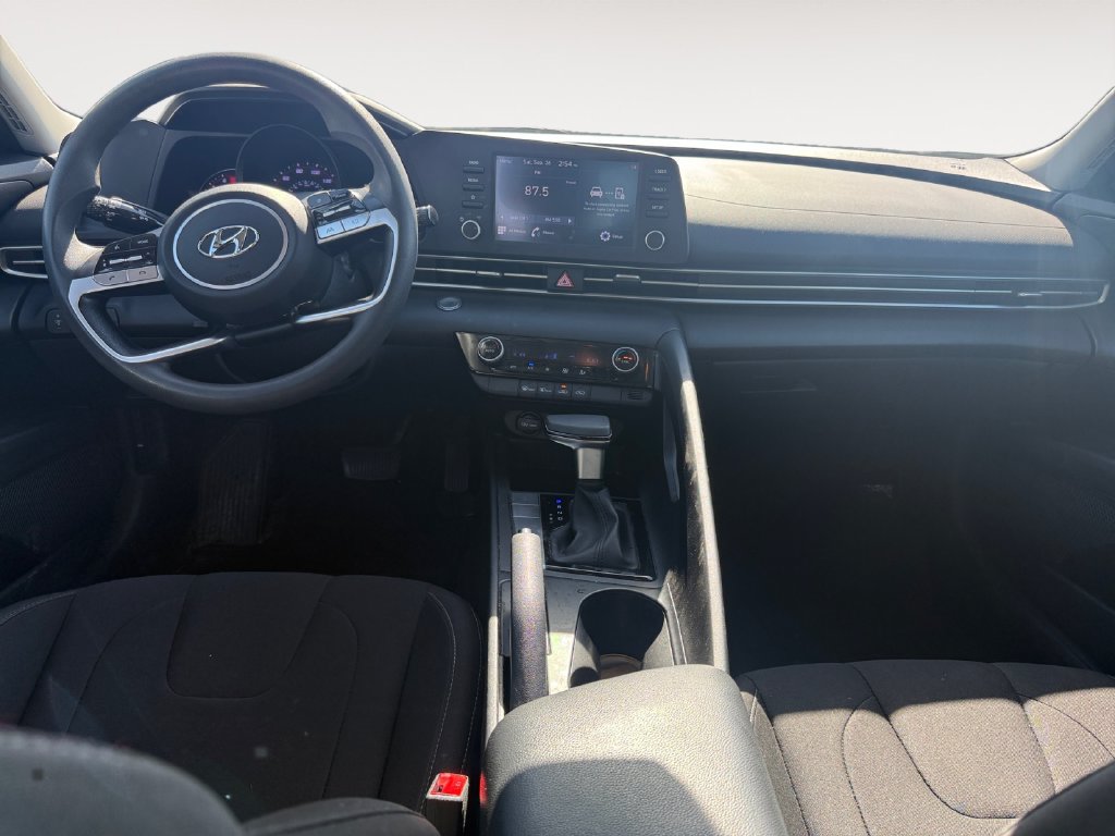 Used 2022 Hyundai Elantra SEL w/ Preferred Accessory Package FWD image 10