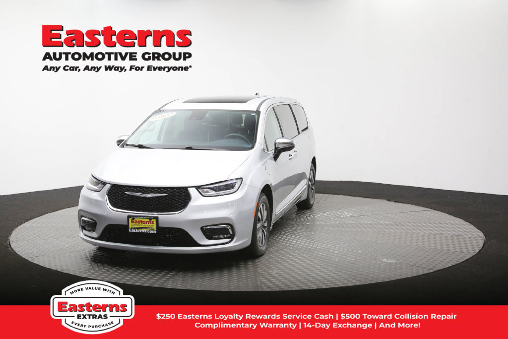 Used 2023 Chrysler Pacifica Limited FWD image 56