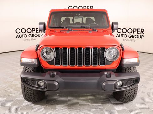 Used 2025 Jeep Gladiator Sport AWD/4WD image 7