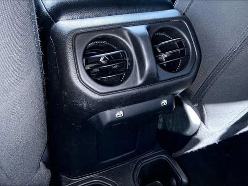 Used 2023 Jeep Gladiator Sport AWD/4WD image 25