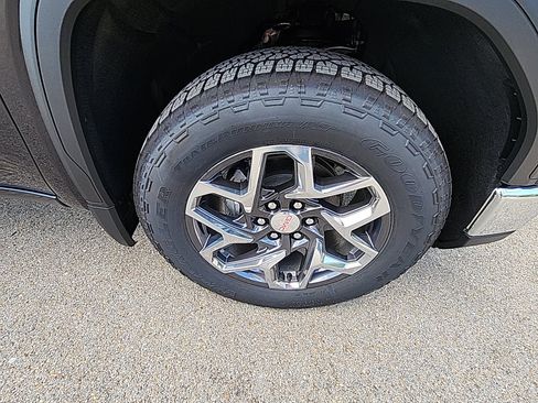 New 2026 GMC Sierra 1500 SLE image 11