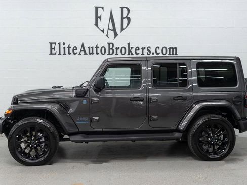 Used 2025 Jeep Wrangler Unlimited Sahara AWD/4WD image 2