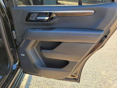 Used 2026 Chevrolet Tahoe High Country RWD image 11