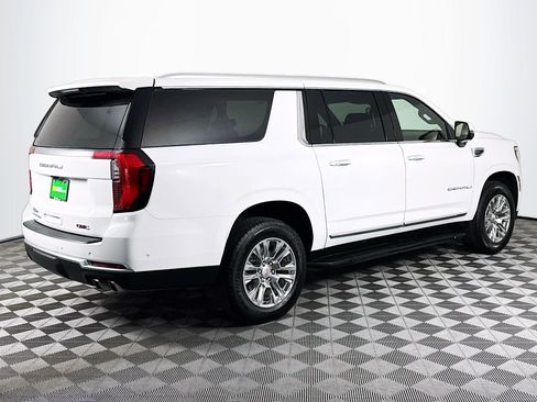 Used 2025 GMC Yukon XL Denali AWD/4WD image 10