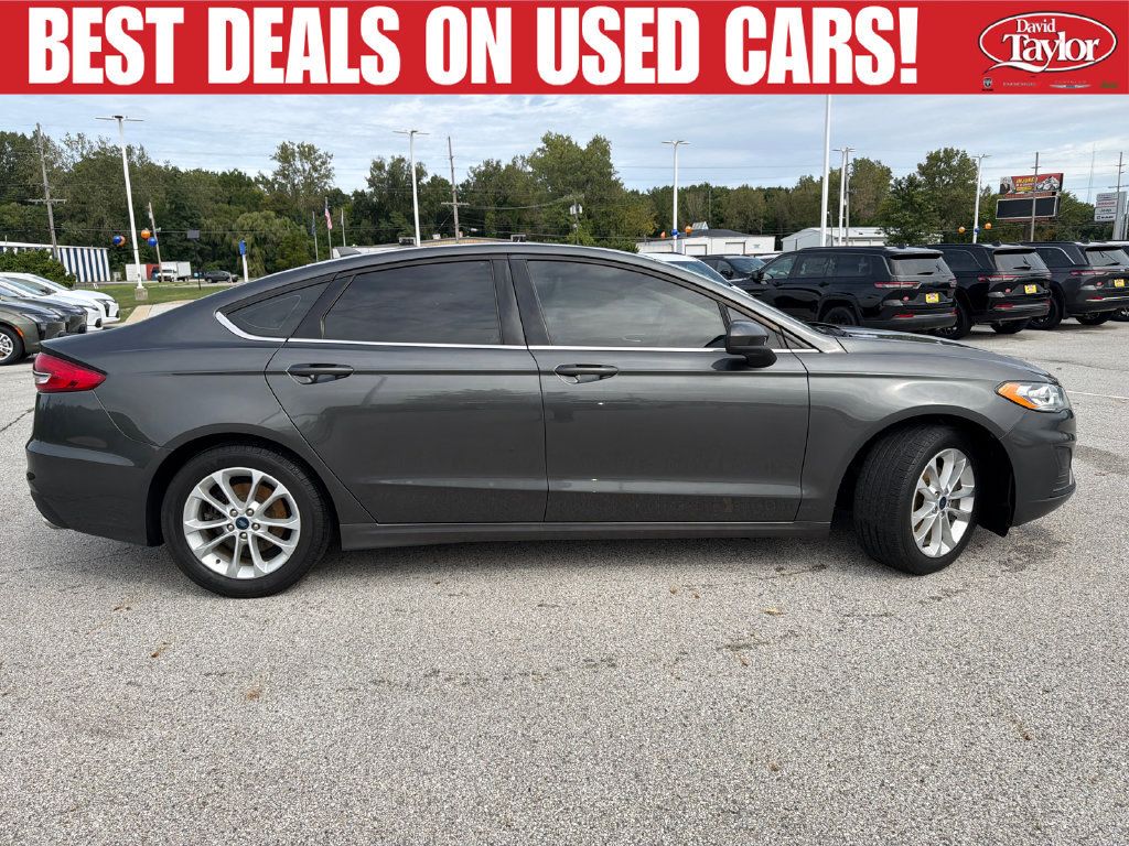 Used 2019 Ford Fusion SE FWD image 2