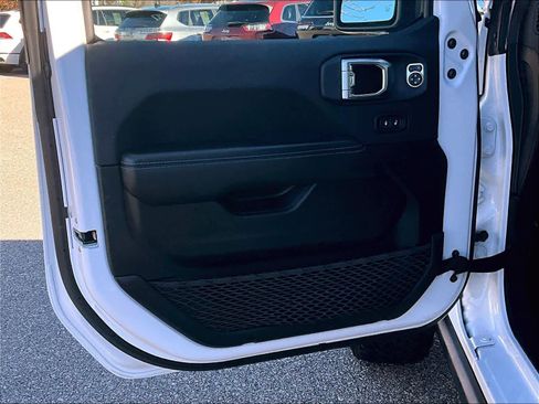 Used 2024 Jeep Wrangler Unlimited Rubicon 4xe image 9