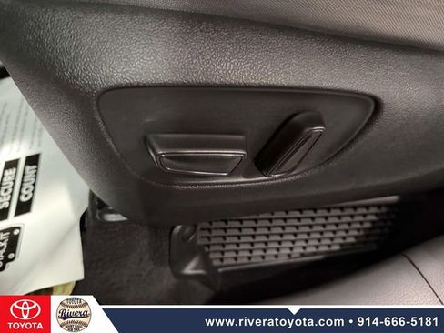 Used 2023 Toyota Sienna LE FWD image 14