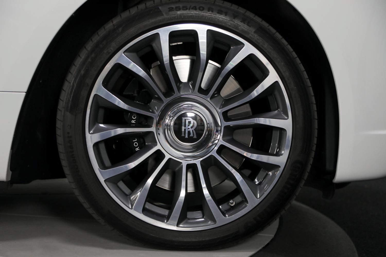 Used 2018 Rolls-Royce Dawn RWD image 30