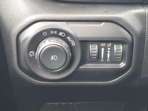 Used 2022 Jeep Wrangler Unlimited Sahara AWD/4WD image 22