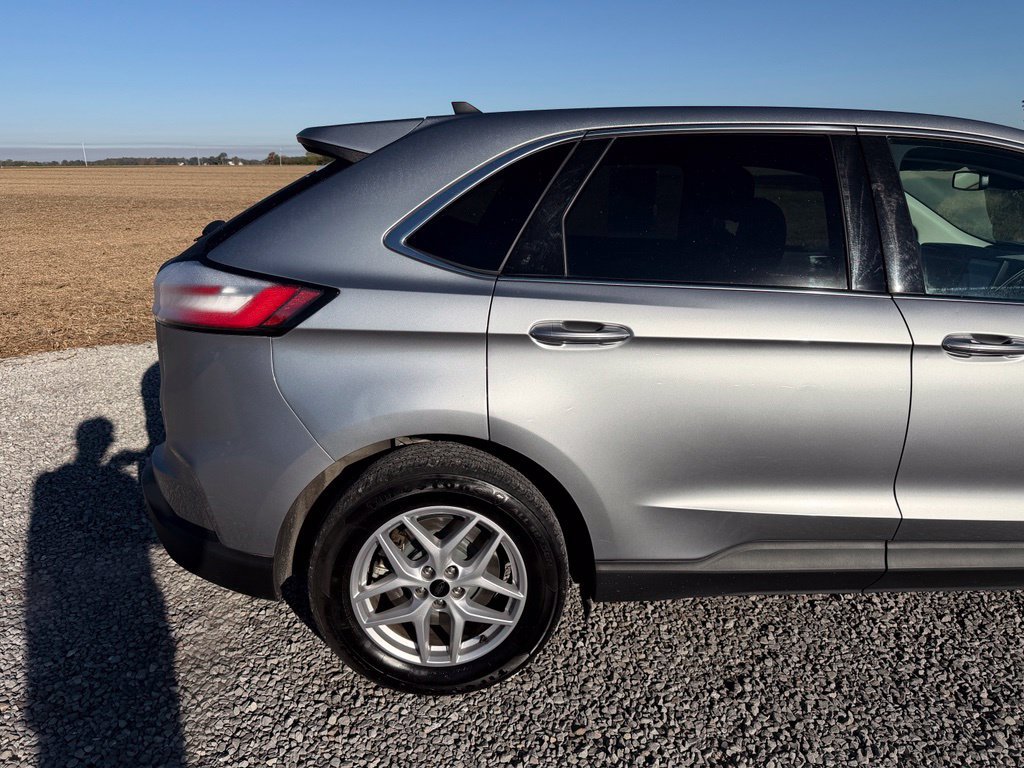 Used 2023 Ford Edge SEL AWD/4WD image 16