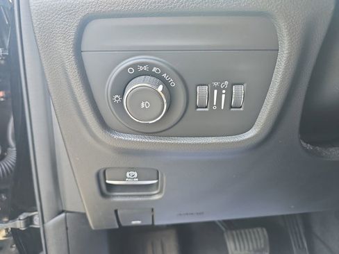 Used 2022 Jeep Grand Cherokee Summit w/ Adv Protech Group IV AWD/4WD image 27