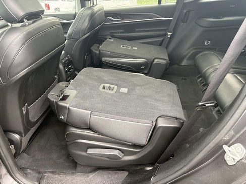 Used 2023 Jeep Grand Cherokee L Limited RWD image 15