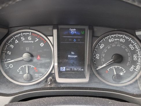 Used 2021 Toyota Tacoma TRD Off-Road w/ Technology Package AWD/4WD image 31