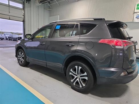 Used 2016 Toyota RAV4 LE FWD image 5