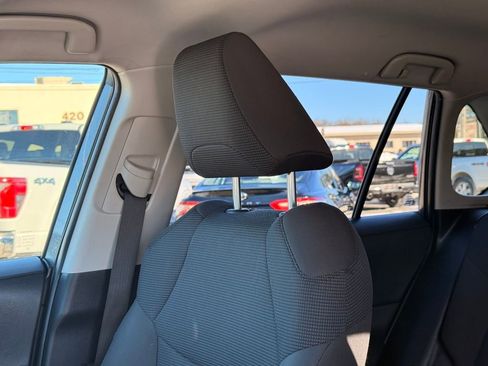 Used 2019 Toyota RAV4 LE w/ Carpet Mat Package image 25