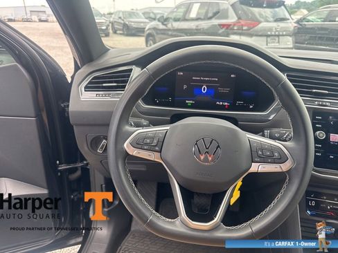 Used 2023 Volkswagen Tiguan SE w/ Panoramic Sunroof Package FWD image 16