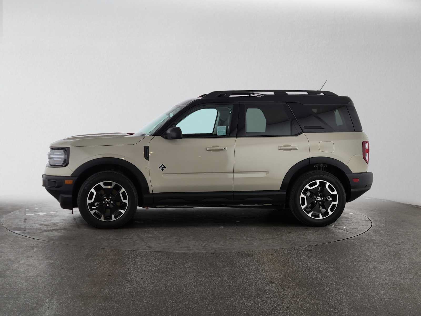 Used 2024 Ford Bronco Sport Outer Banks w/ Tech Package AWD/4WD image 2