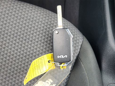 Certified 2022 Kia Soul LX w/ Technology Package image 32