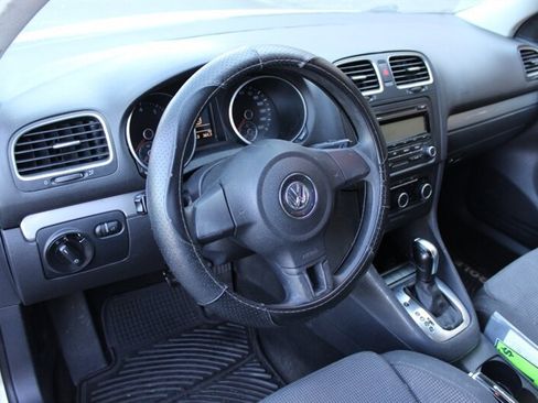 Used 2010 Volkswagen Golf 4-Door FWD image 9