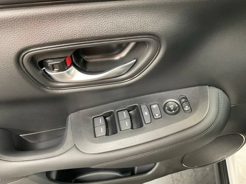 Certified 2026 Honda HR-V LX image 28