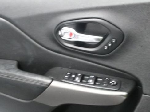 Used 2021 Jeep Cherokee Limited AWD/4WD image 21