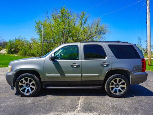 Used 2007 Chevrolet Tahoe LTZ w/ LTZ Preferred Equipment Group AWD/4WD image 2