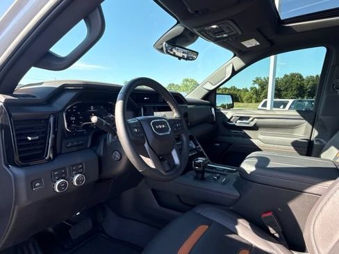 Used 2025 GMC Sierra 1500 AT4 w/ AT4 Premium Package AWD/4WD image 12